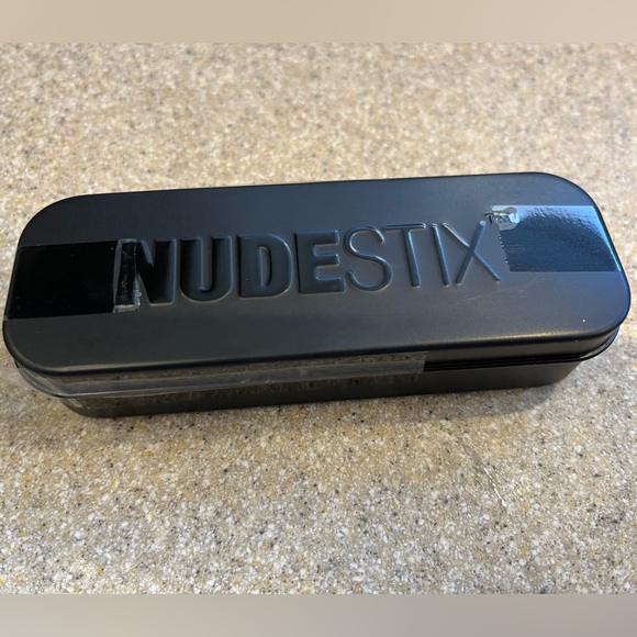 NIB - NudeStix Magnetic Eye Colour - Putty - Picture 3 of 5